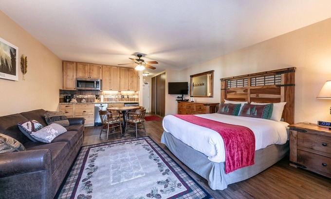 Truckee Condo | Charming Studio Deluxe w/kitchen #215 at Donner Lake Village