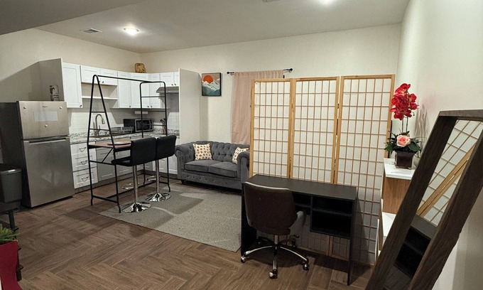 Elizabeth Apartment | Charming Studio Downtown Elizabeth