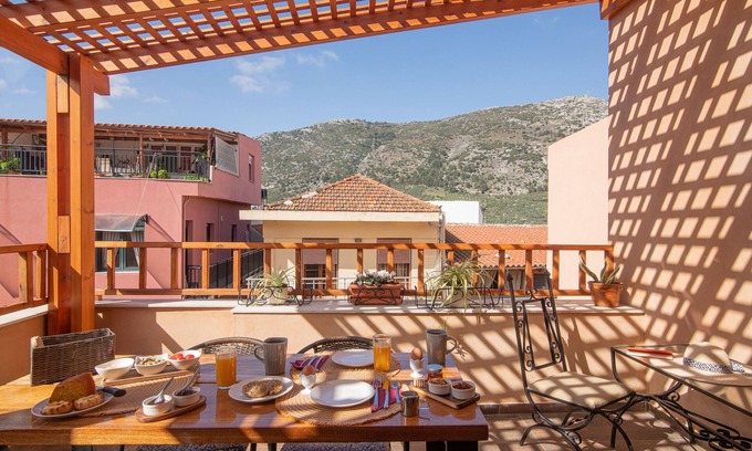 Archanes Apartment | Charming Studio with City View - AVRA
