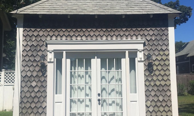 Oak Bluffs Apartment | Charming Studio Guest House in the Heart of Oak Bluffs