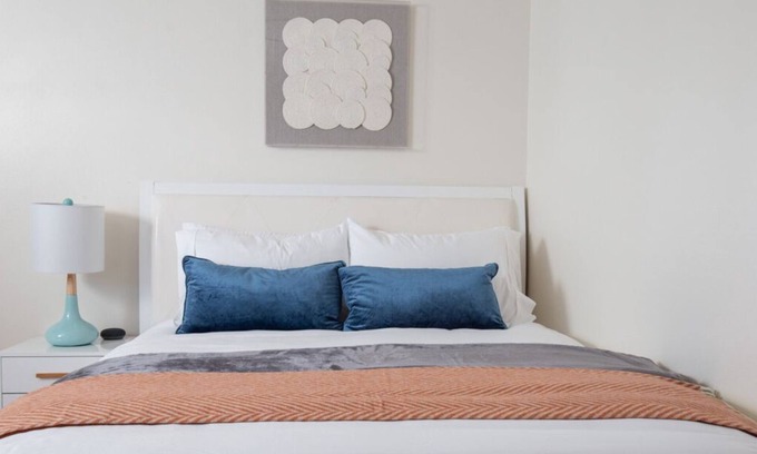 Valinda House | Charming Studio Guest House: w/Queen Bed, Mini-Kitchen, and Parking - Minutes from Downtown LA!