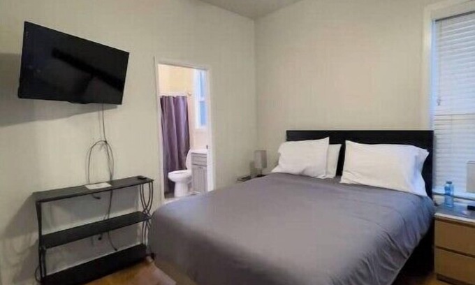 Hoover - Foster House | Charming Studio in Oakland with WiFi