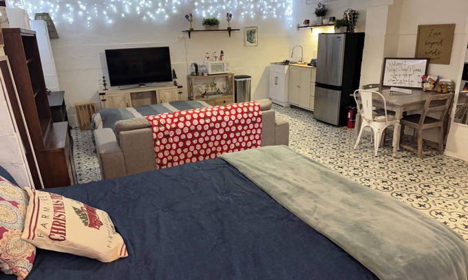Cottonwood-Verde Village Apartment | Charming studio in peaceful Cottonwood with WiFi, AC