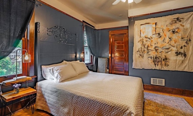 Broadway Hotel | Charming Studio in Renovated BnB - Rm2
