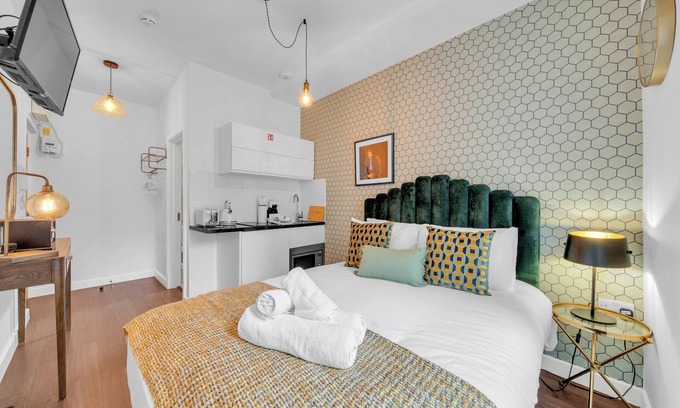 Cripplegate Apartment | Charming Studio in Upscale Neighbourhood