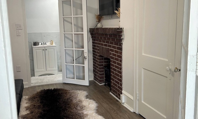 North Philadelphia Apartment | Charming studio in fantastic Philadelphia with WiFi, AC near Temple Hospital