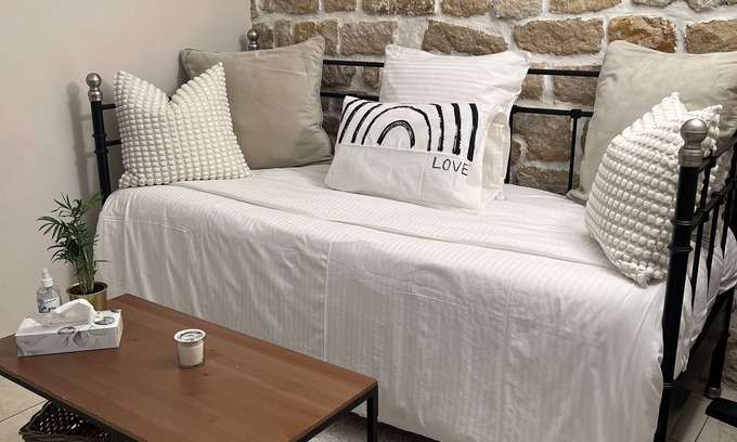 Les Iles Apartment | Charming Studio on Ile St Louis