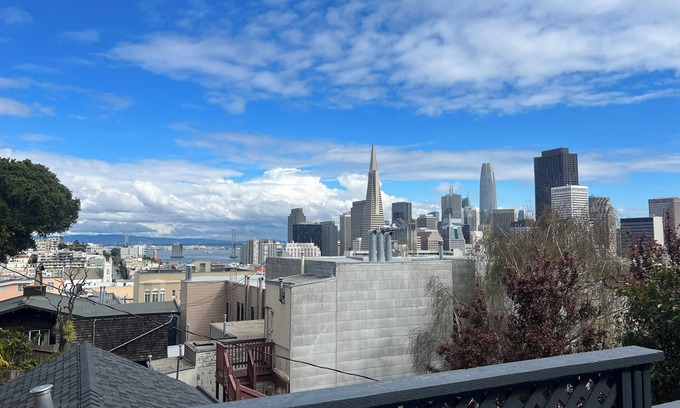 Financial District Condo | Charming Studio Sleeps 2 On the Park on Top of Hill, SweepingViews of the City