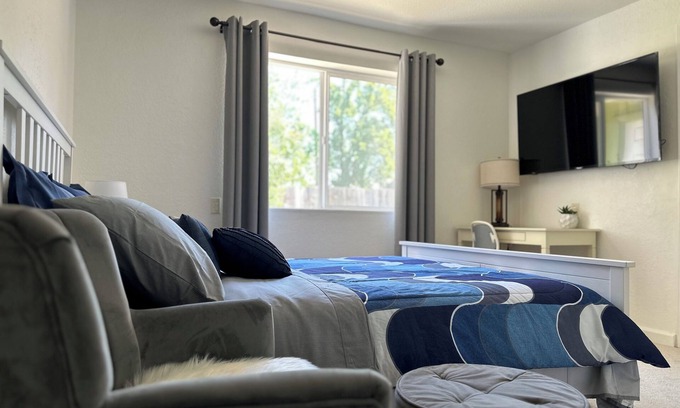 Arden-Arcade House | Charming Suite B
