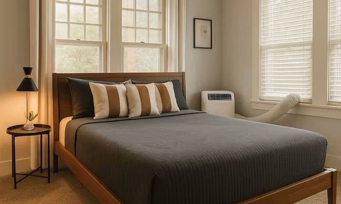 Government Hill Apartment | Charming Suite with private access by The Pearl and downtown