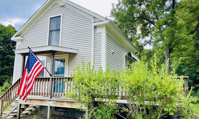 Mount Tabor Cabin | Charming, Sweet Cottage Danby Manchester, Stratton, Bromley, Dorset, Okemo