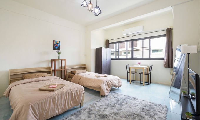 Bangkok Central Business District House | Charming 1-bedroom with WiFi and AC in wonderful Thonglor area