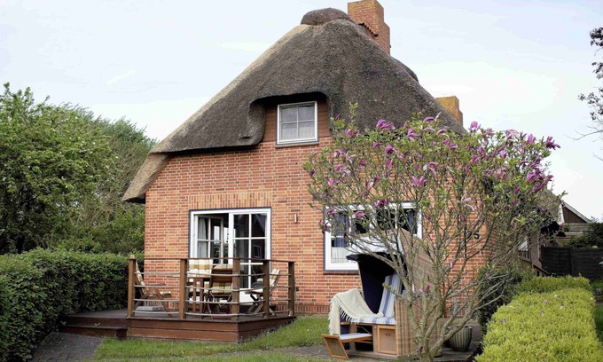 Dagebuell House | Charming Thatched Cottage - lovingly restored - idyllic Warftlage
