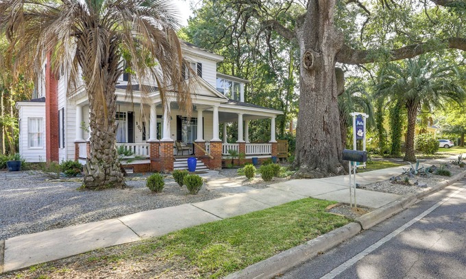 Thomasville House | Charming Thomasville Getaway: Walk to Downtown!