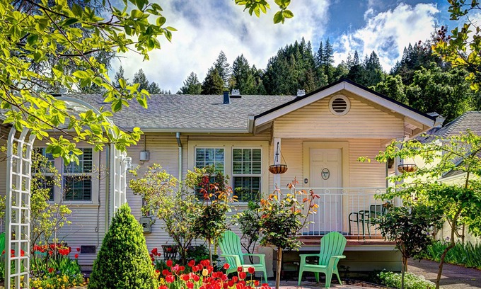Calistoga Cottage | Charming Town Cottage in the Heart of Wine Country