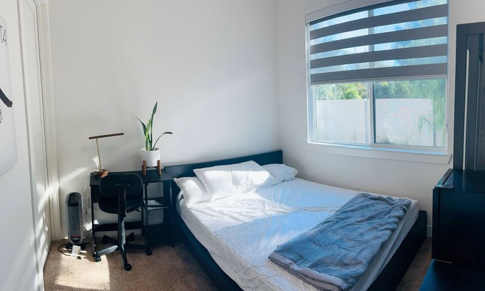 Fremont House | Charming townhome in Central Fremont with AC.5 mins to Kaiser, Washington, Tesla