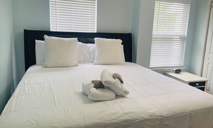 Bluffton House | Charming Townhome in welcoming Old Town Bluffton. Ten minutes from Hilton Head