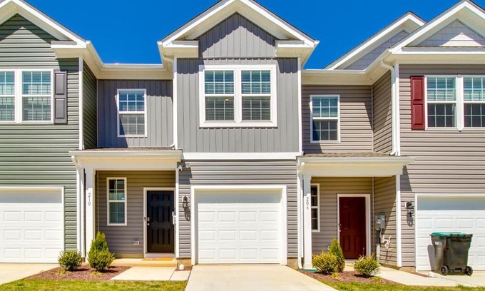 Luray House | Charming Townhome Less Than 1 Mi to Zoo and Luray Caverns!