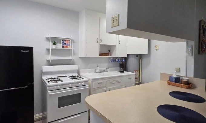 Navy Point House | Charming Townhome with AC and WiFi by NAS Pensacola close to Downtown