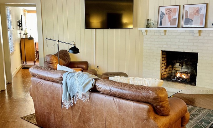 Lynn House | Charming Tryon Apartment - blocks to downtown, 20 min to TIEC