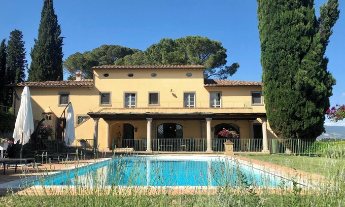 Cortona Villa | Charming Tuscan Villa with Breathtaking Views, Lush Garden and Private Pool