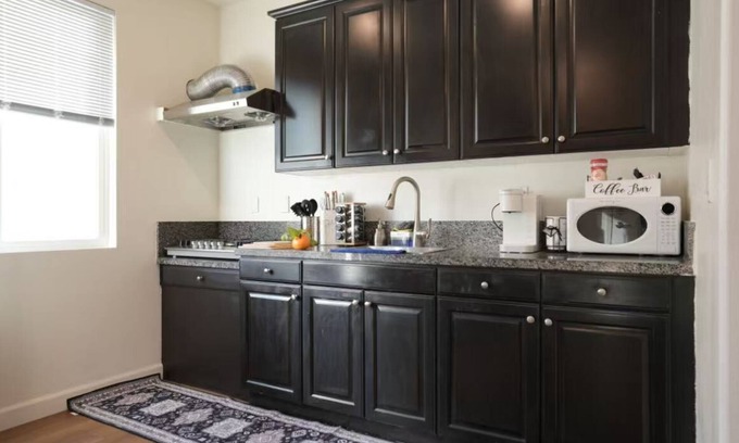 Mira Loma House | Charming two bedroom house with king size beds, laundry room, independent access