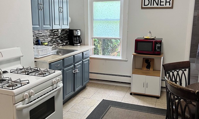 Greenville Apartment | Charming two-bedroom minutes away from Liberty State Park and transportation.