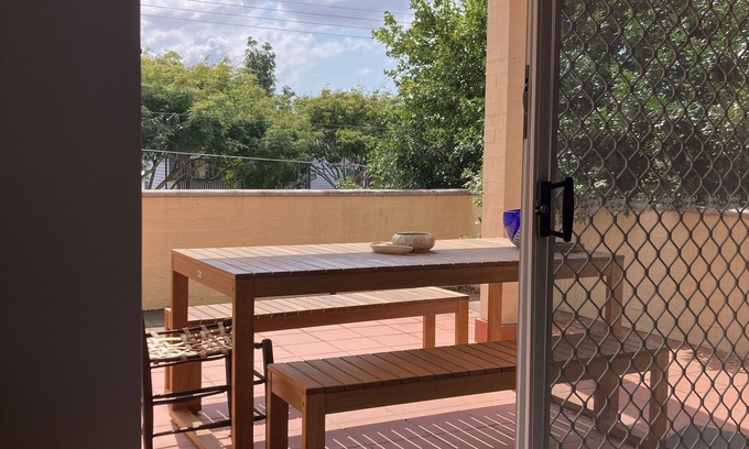West End Apartment | Charming Two Bedroom Artistic Haven in West End - Central and Cozy