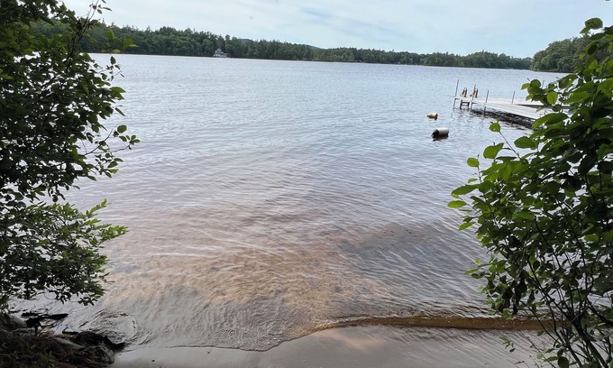 South Sanford Cottage | Charming two bedroom lake cottage