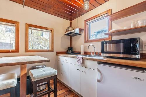 Broadway House | Charming two-level retreat in Capitol Hill - Foxglove Inn