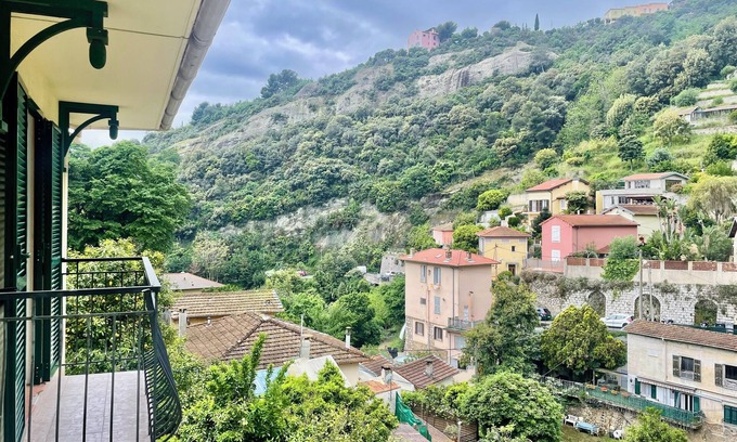 Menton Bed & Breakfast | Charming two-room apartment on the heights of Menton, 10 minutes from downtown