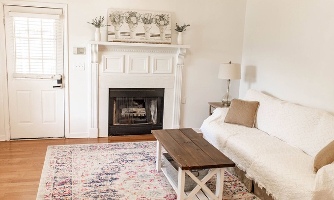 Flowood House | Charming Two-Story Family-Friendly Getaway