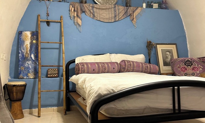 Artists Colony Bed & Breakfast | charming Tzimmer steps above the HaAri Mikvah and views of Meron
