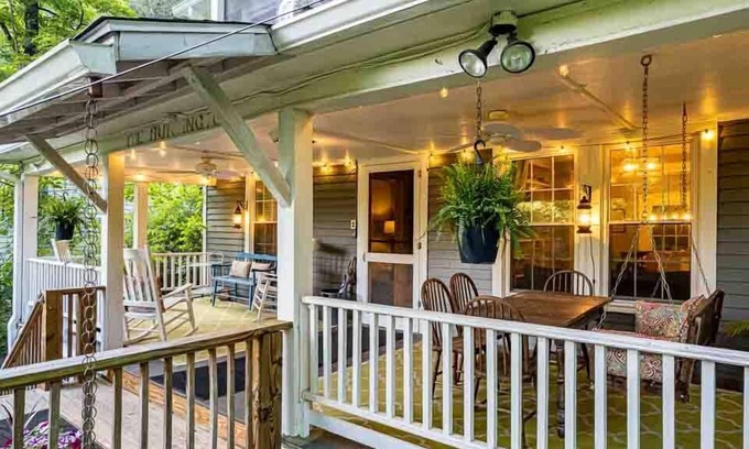 Montreat House | Charming Updated 1920's Cottage - Perfect for Groups and Families