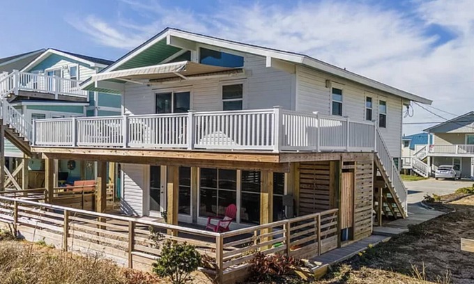 Surf City House | Charming, updated 2 bdrm with ocean sights & sounds, 2-min walk to beach!