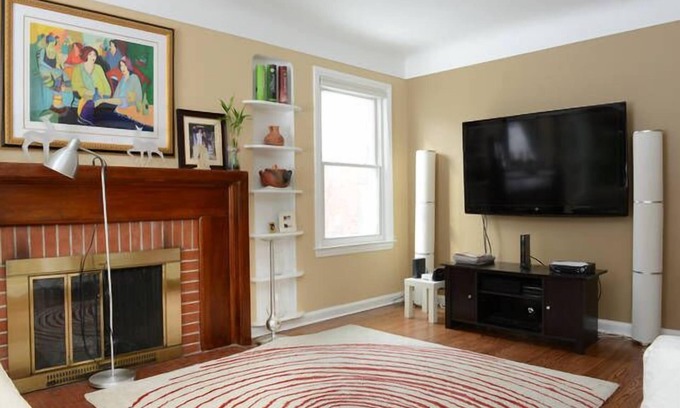 Oak Park House | Charming Updated Bungalow! Centrally Located📍Porch/Grill/Garden/Cable/WiFi/Crib