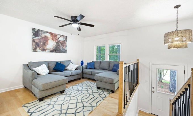 Clarkdale House | Charming upgraded 4-bedroom house conveniently located in Marietta