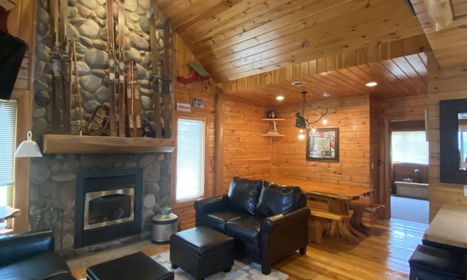 Boyne Falls Cabin | Charming Upnorth Cabin