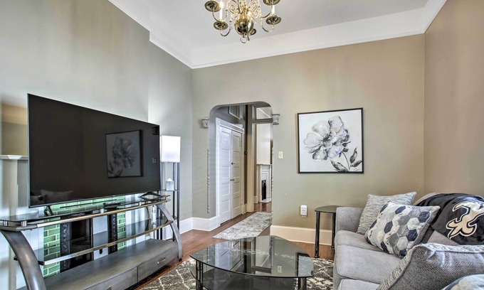 Milan House | Charming Uptown Duplex in Walkable Location!