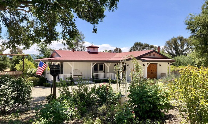 Ballard House | Charming urban farmhouse ranch estate! Read our reviews & Instagram 3 Leaf Ranch