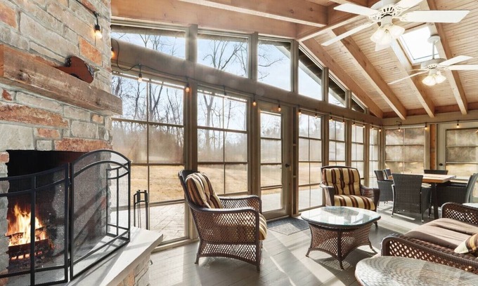 Country Club Estates House | Charming Lake Geneva Getaway 4/2 with Hot Tub