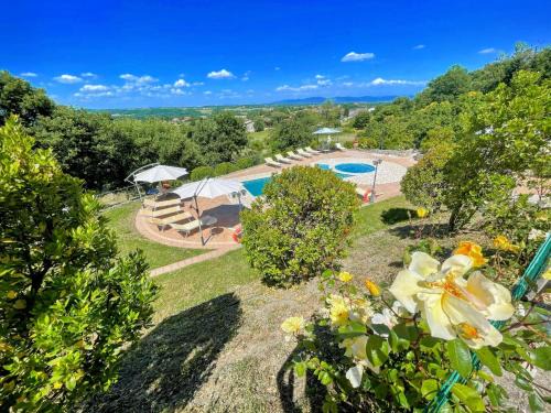 Montefiascone Villa | Charming villa in Umbria - sleeps 16 - lake view - Pool, jacuzzi and events room