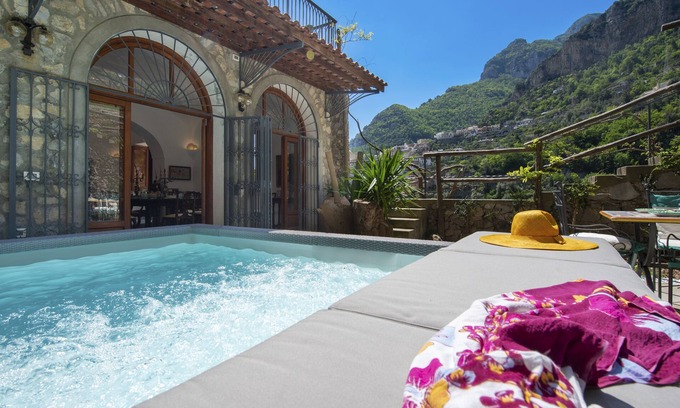 Liparlati Villa | Charming villa the two sisters