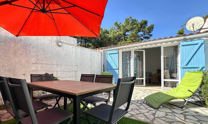 La Palmyre House | Charming Villa with Patio, 2 Bedrooms, Near Beach & Shops in La Palmyre