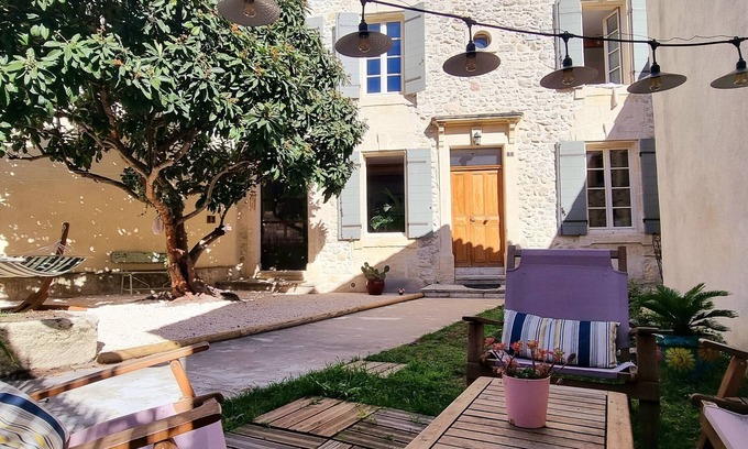 Boulbon House | Charming village Mas with garden