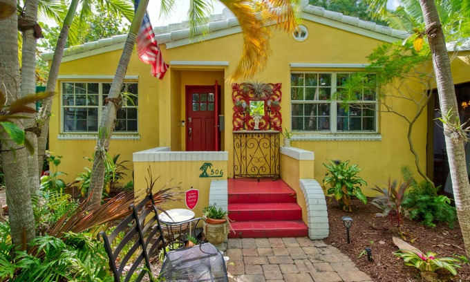 Old Northwood Historic District Apartment | Charming vintage studio with patio, hot tub & washer/dryer - snowbird-friendly