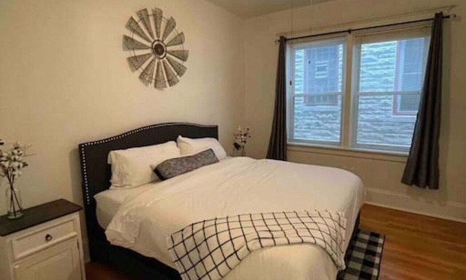 Bay View House | Charming Vintage Farmhouse 1 bedroom Garden Oasis