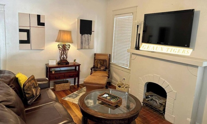 Mid City South House | Charming Vintage House - Walking friendly!