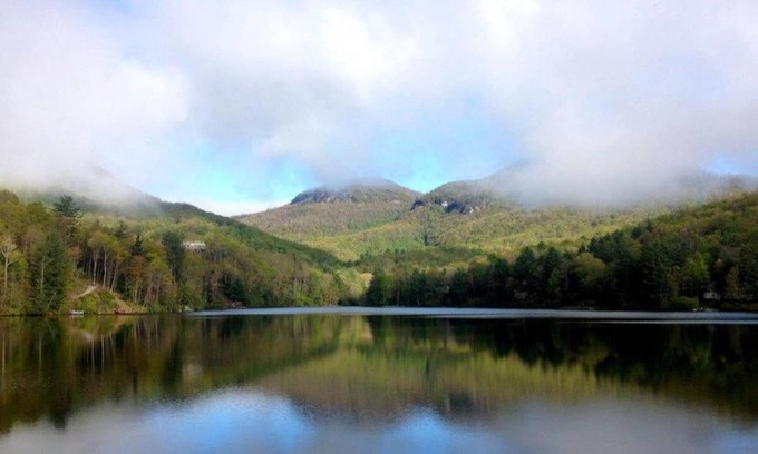 Lake Toxaway House | Charming Waterfront 4-Bedroom Lake Home on Beautiful Lake Toxaway