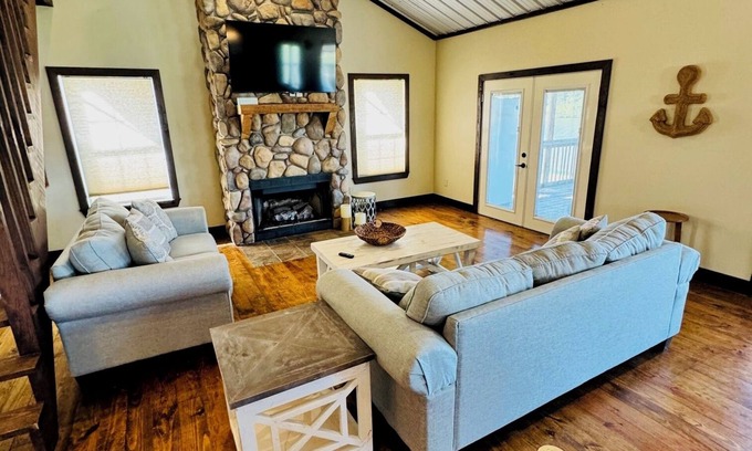 Acme House | Charming waterfront property located on lovely Black River Lake in Monterey, LA